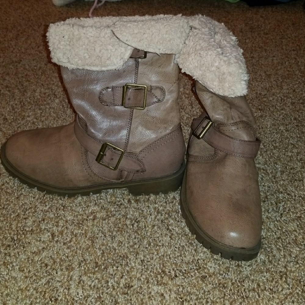 Black Poppy Boots with fur top